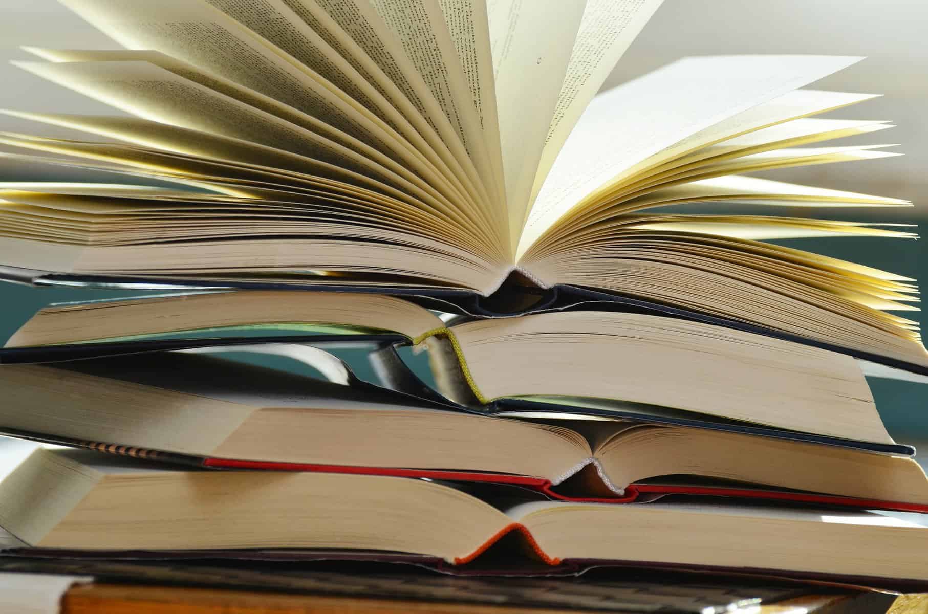 Bücherstapel_pixabay