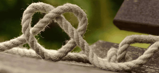 Ein Herz aus einem Seil geformt